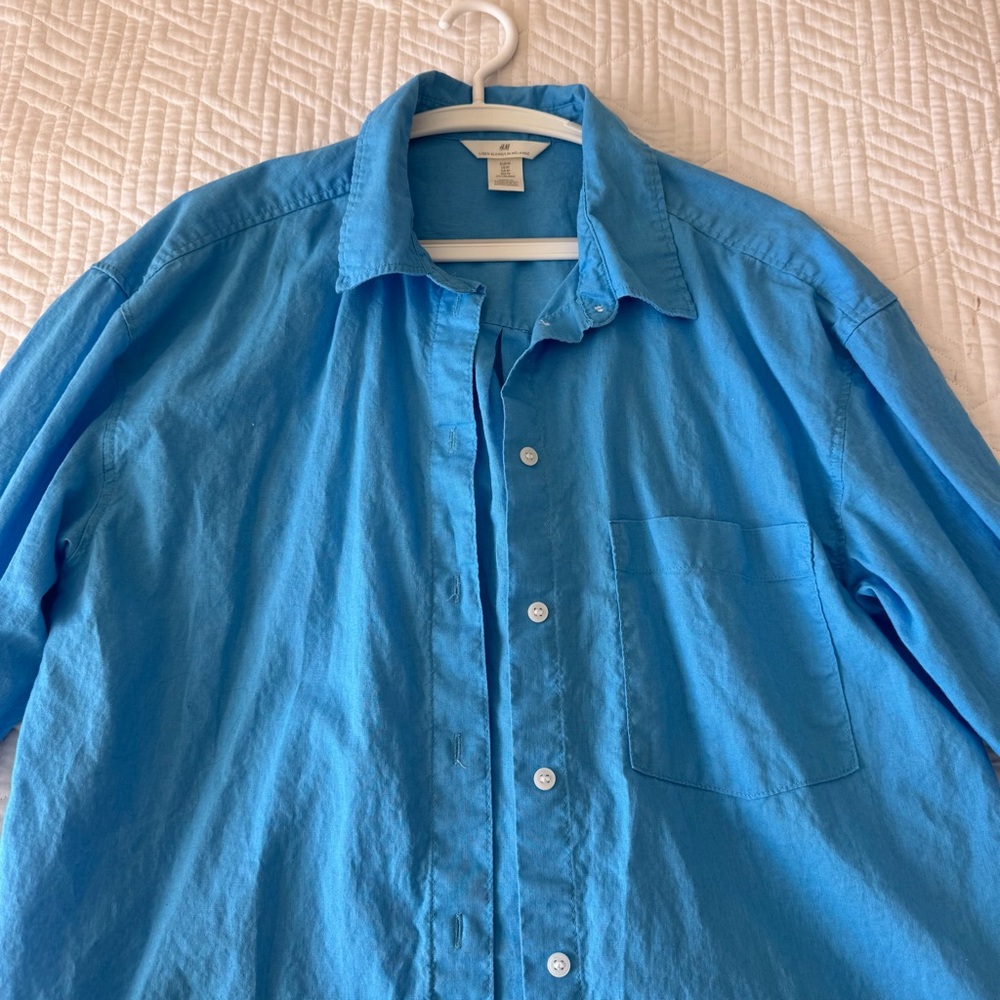 H&M Button-Down Shirt in Bright Turquoise - Picture 2 of 11